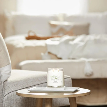White Gardenia Signature Candle ( biela gardénia ) - Vonná sviečka
